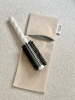 La Bonne Brosse Our Pouches|Our Round Styling Hair Brushes*N.05 Hair Brush’ Round Pouch Creamy White