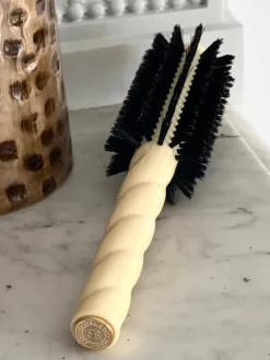 La Bonne Brosse Our Cair Ritual|Our Round Styling Hair Brushes*N.05 The Round Hair Brush VOLUME & STYLE Ivory Cair