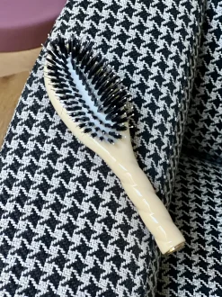 La Bonne Brosse Our Hair Brushes|Our Small Brushes*N.03 The Small Gentle Scalp Care Hair Brush THE ESSENTIAL Ivory Cair
