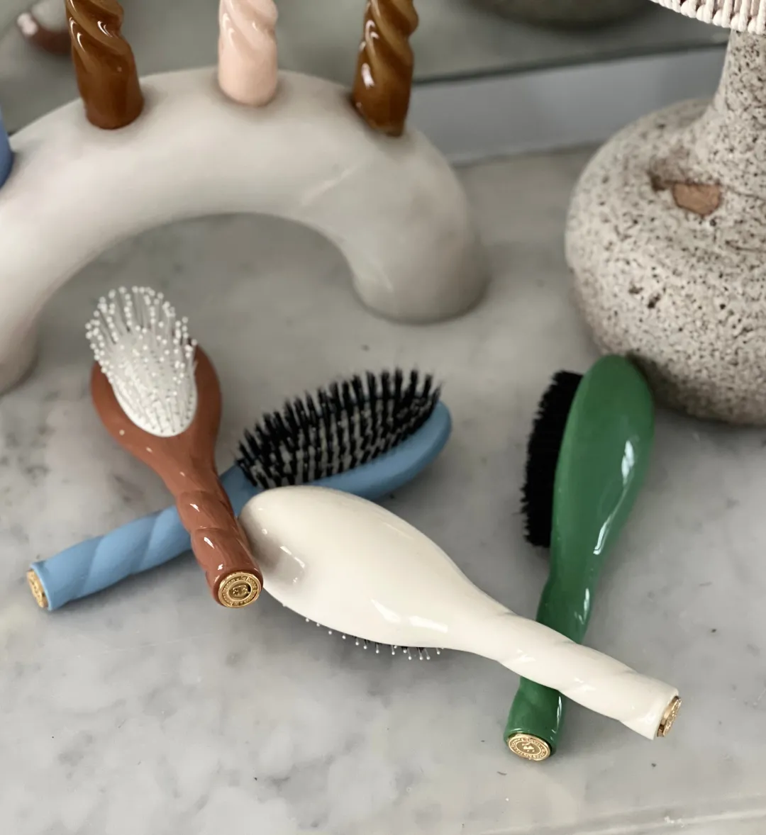 La Bonne Brosse Our Hair Brushes|Our Small Brushes*N.04 The Small Massaging Detangling Hair Brush THE MIRACLE Almond Green