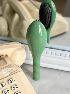 La Bonne Brosse Our Hair Brushes|Our Small Brushes*N.01 The Small Shine & Care Hair Brush THE UNIVERSAL Almond Green