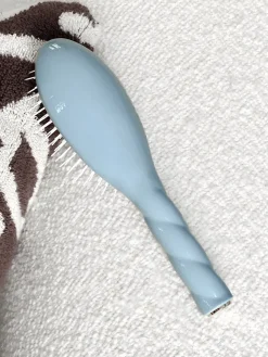 La Bonne Brosse Our Hair Brushes|Our Small Brushes*N.07 The Small Stimulating & Detangling Hair Brush THE INTENSE Light Blue