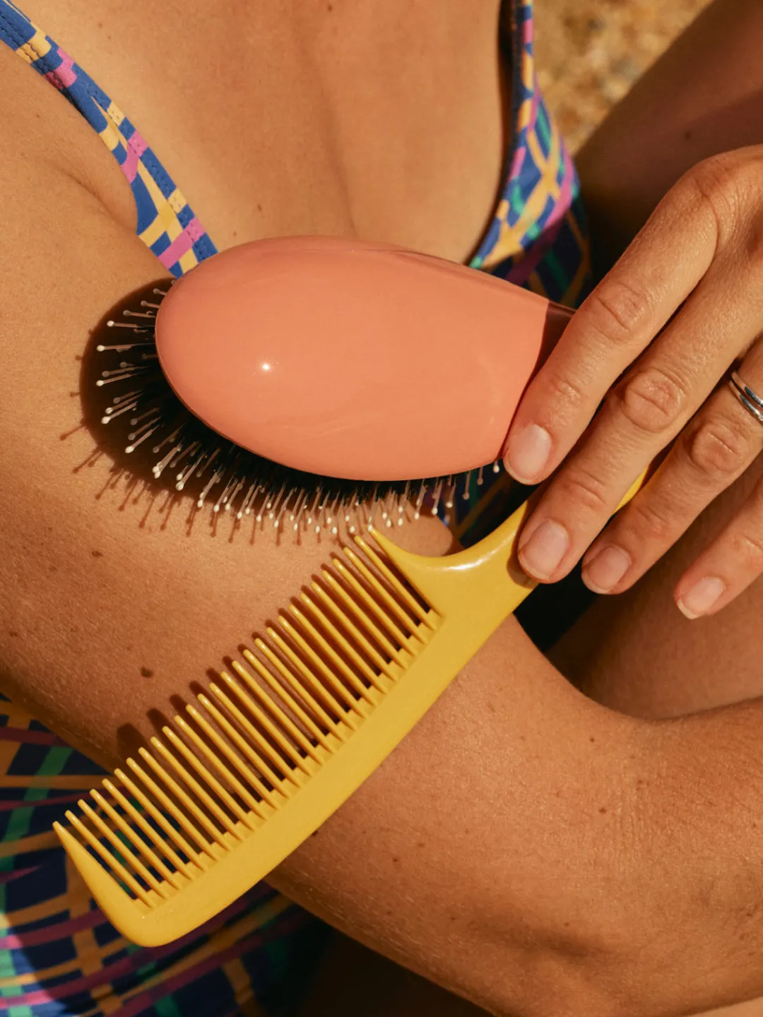 La Bonne Brosse Our Detangling Combs*The Handle Comb in Acetate Saffron Yellow