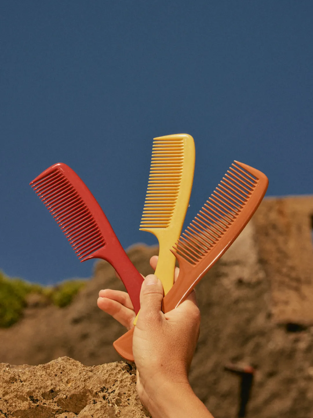 La Bonne Brosse Our Detangling Combs*The Handle Comb in Acetate Saffron Yellow